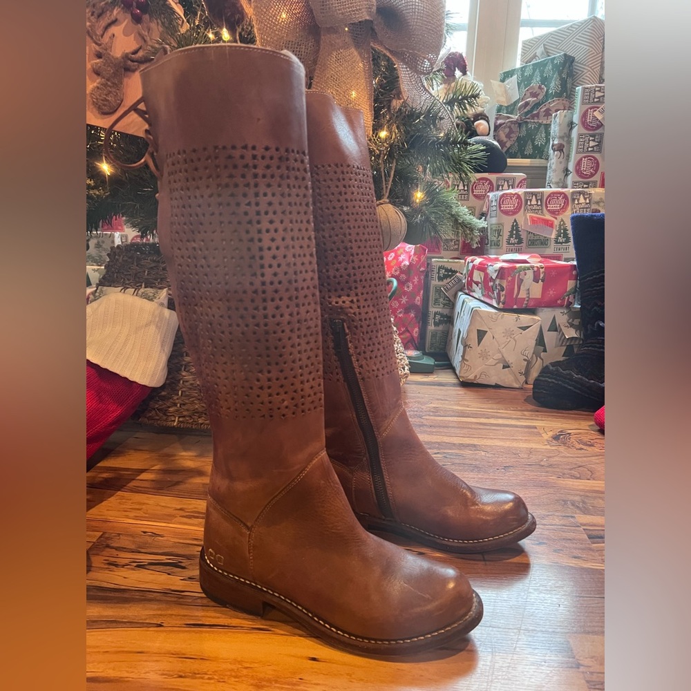 Bed | Stu Cambridge Tan Tall Boots in driftwood